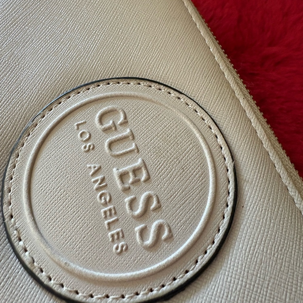 Guess Wallet - Picture 10 of 10